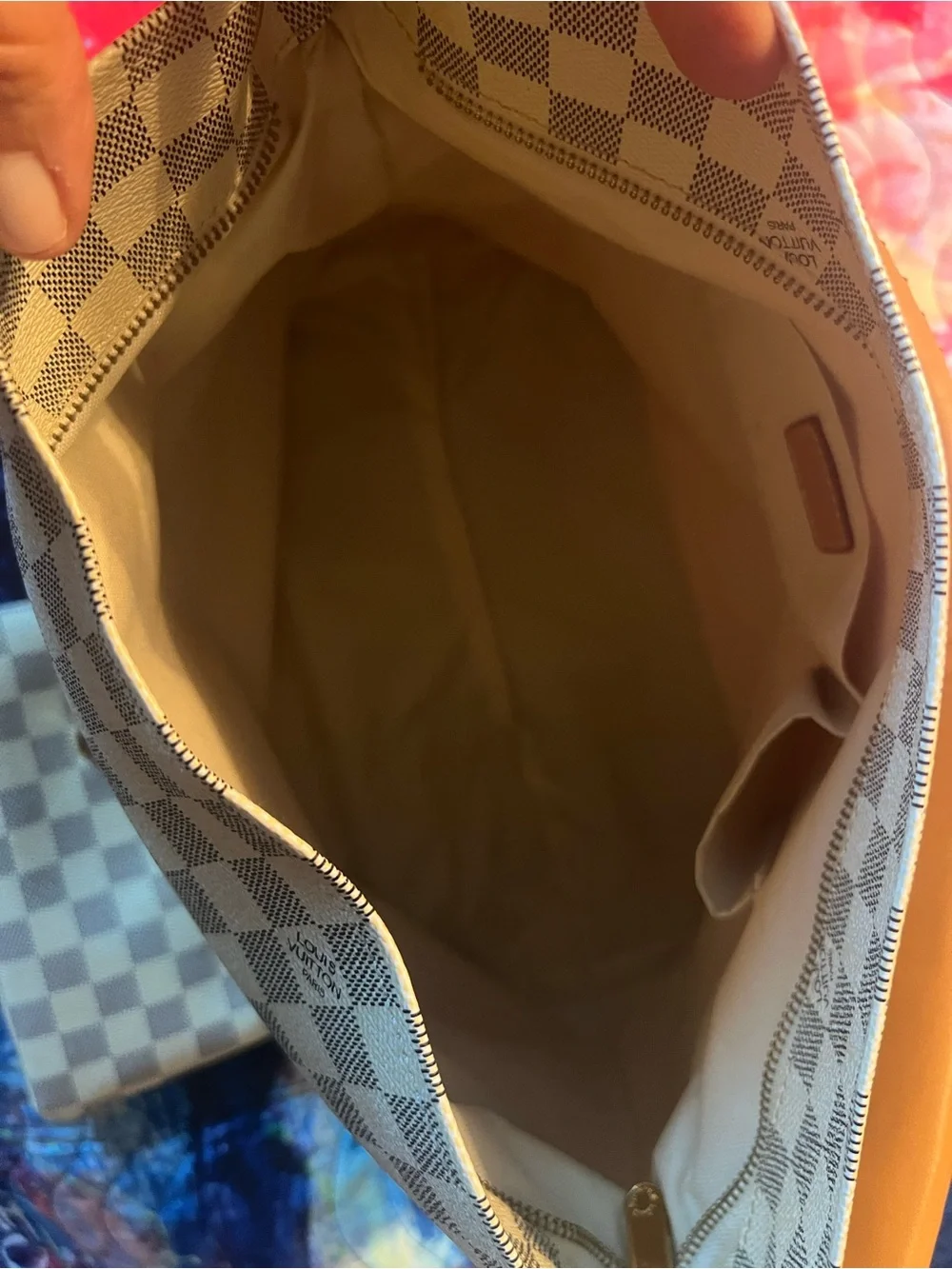 Checkered crème and grey bag with pouch